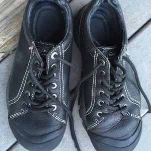 Keen sneakers. US9, EU 39.5. Black leather.